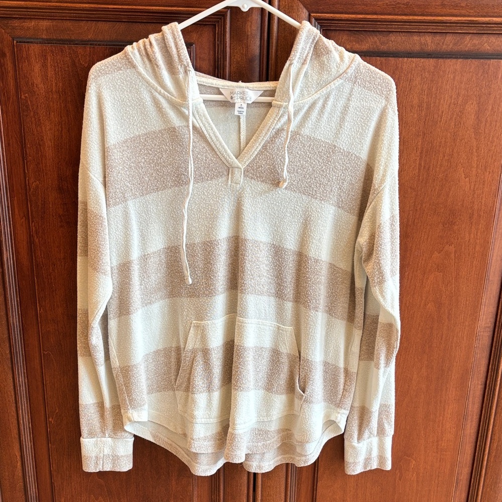 Market & Spruce Cream and Beige lightweight  V-Neck Hoodie